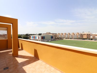 Third-floor apartment with L-shaped terrace and open views in Formentera del Segura village centre